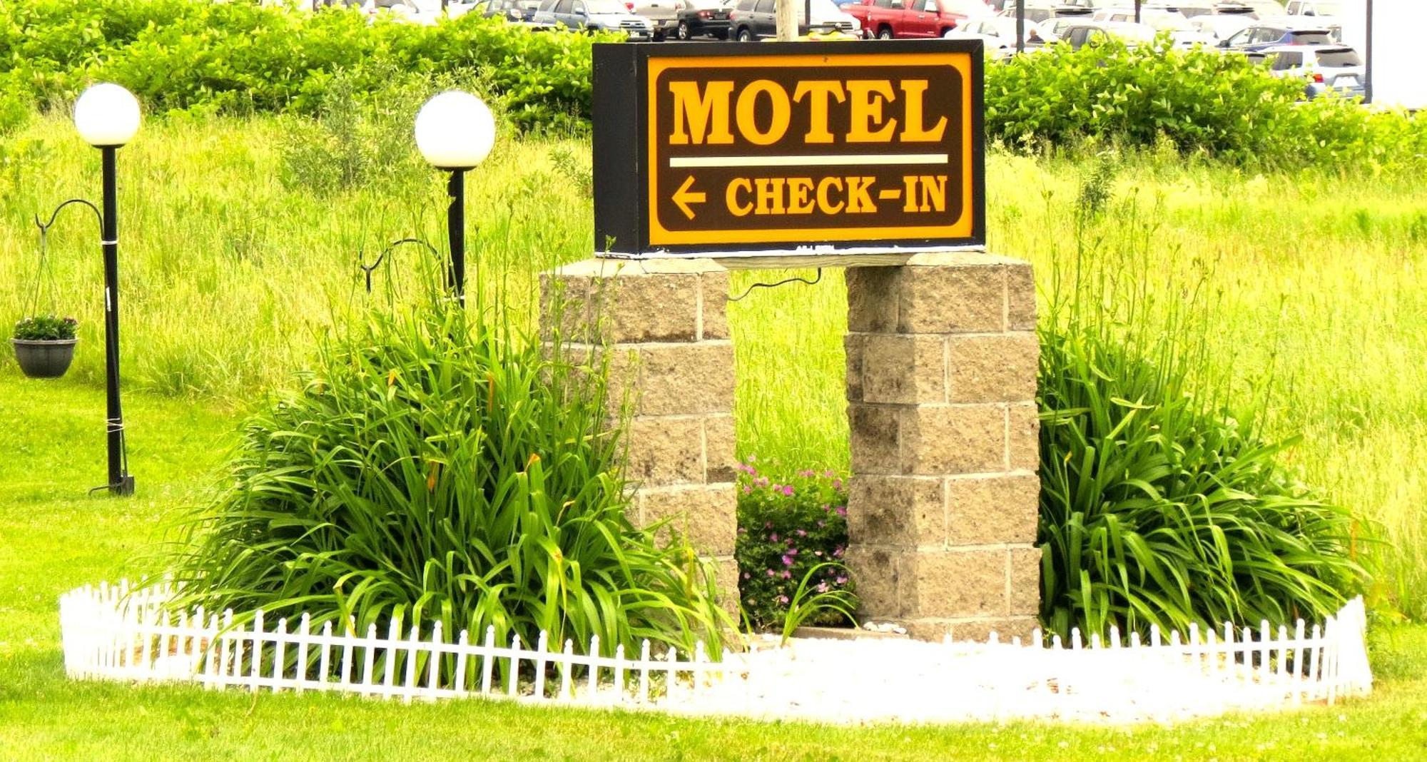 Budget Host Airport Inn Waterville Bagian luar foto
