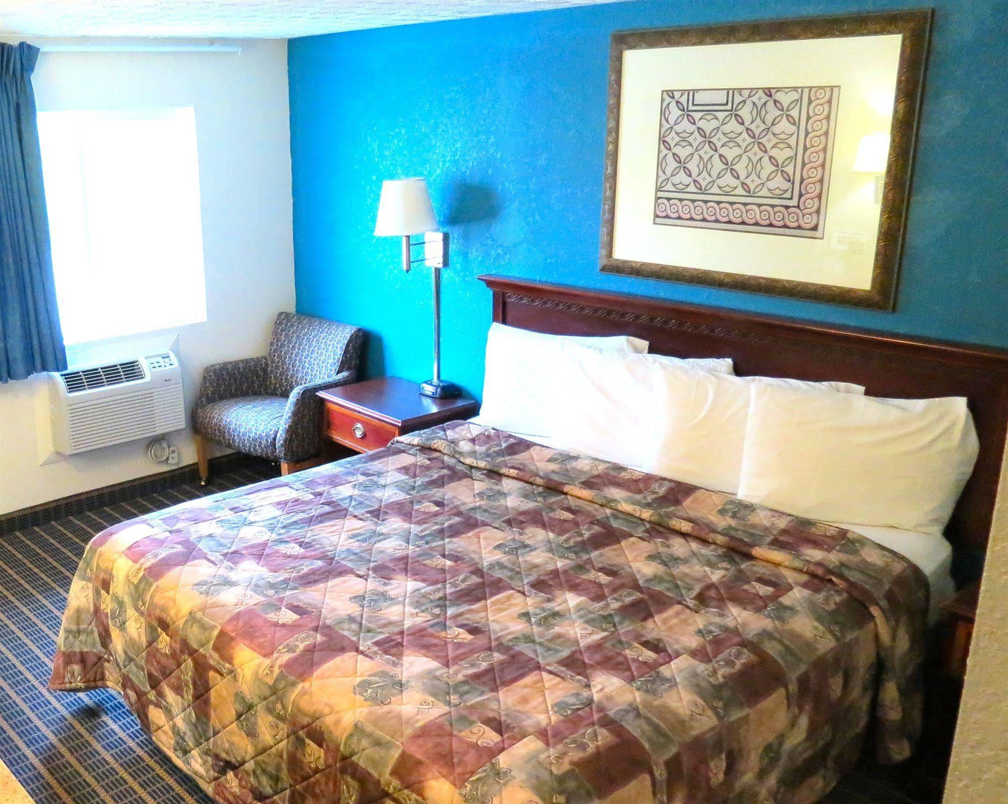 Budget Host Airport Inn Waterville Bagian luar foto