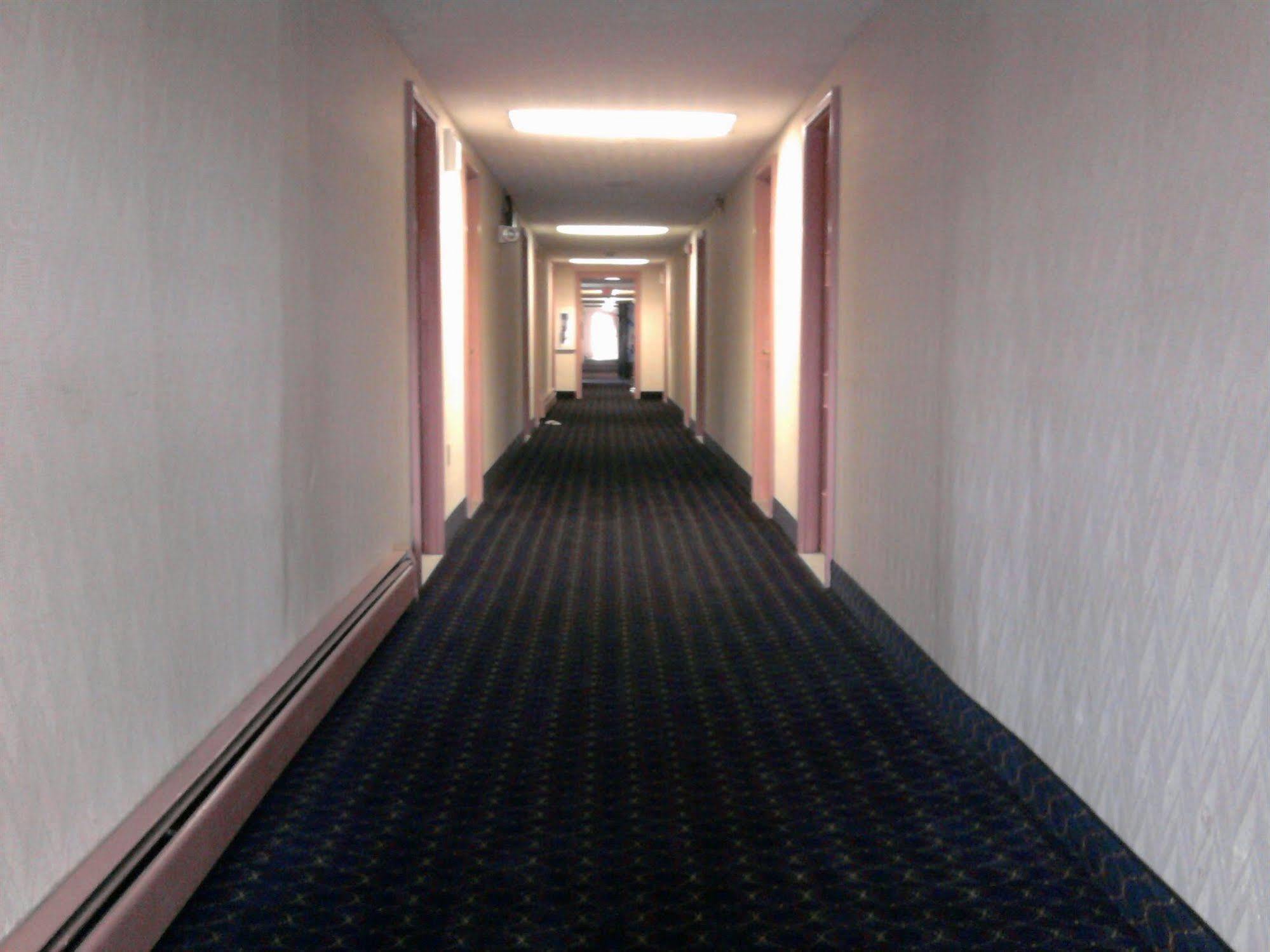 Budget Host Airport Inn Waterville Bagian luar foto